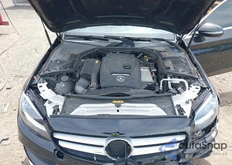 2017 Mercedes-Benz C 300 4Matic/Luxury 4Matic/Sport 4Matic z USA, uszkodzony, nr VIN 55SWF4KB2HU223960